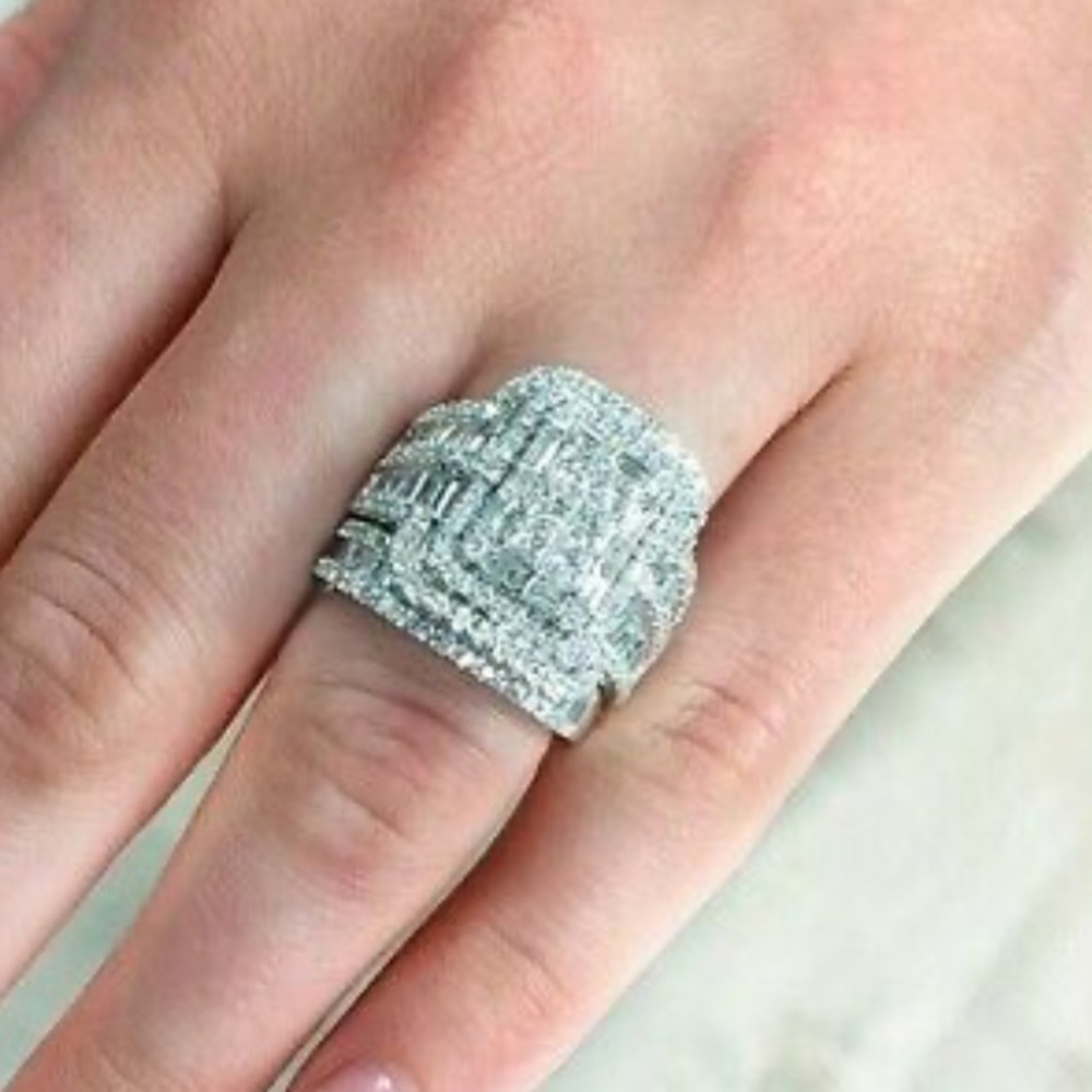 NWT LUXURY 925 sterling silver diamond engagement Ring